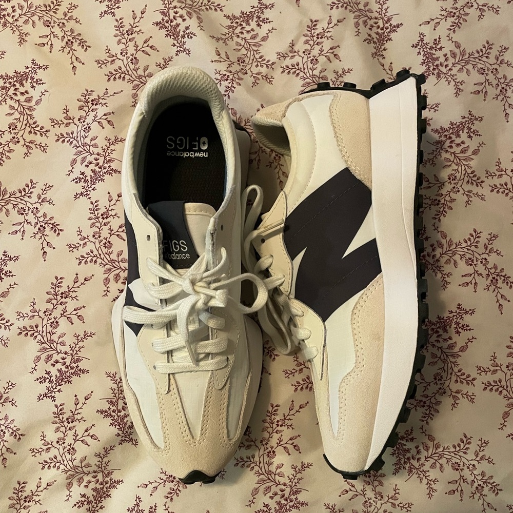 FIGS New Balance 327 sneakers. Size 8